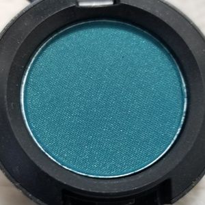 MAC GREEN ROOM EYESHADOW